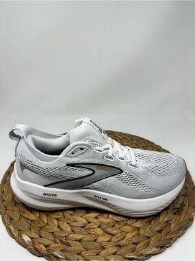 BROOKS Glycerin 22 Running Shoe White Grey Black Size 9 Women's